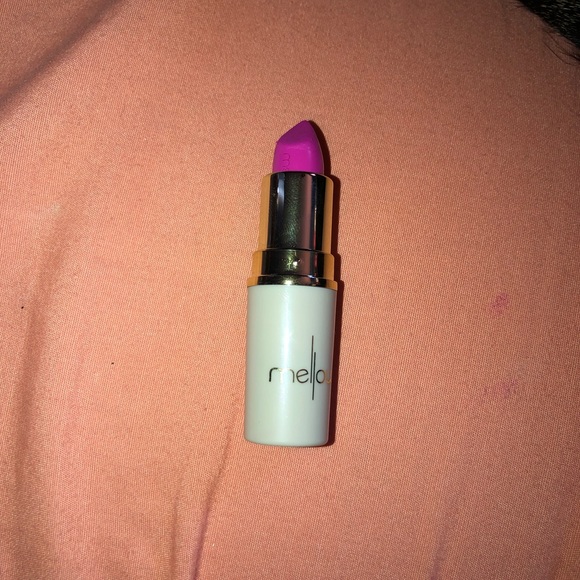 Lipstick - Picture 1 of 2